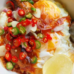 ข้าวไข่ดาวปลากระป๋อง