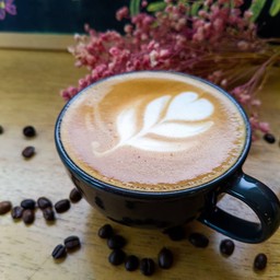 Latte ลาเต้ร้อน