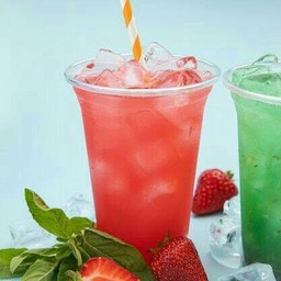 น้ำสตอเบอรี่โซดา