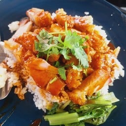 ข้าวหมูกรอบล้วน