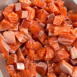 เทร้าหั่นเต๋าพิเศษ เกรดซาซิมิขนาด400กรัม เยอะ คุ้มมาก