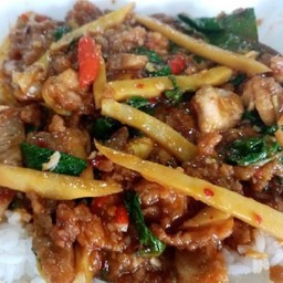 ผัดกระเพราหน่อไม้เป็นกับข้าว