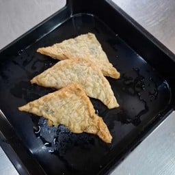 ฟองเต้าหู้ (สามเหลี่ยม)