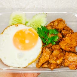 ข้าวหมูกระเทียม+ไข่ดาว