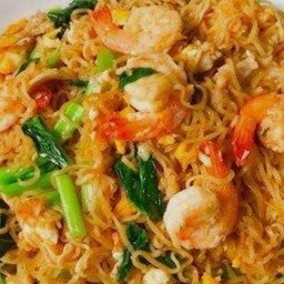 กุ้งผัดมาม่า
