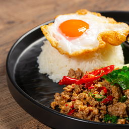 ข้าวกะเพราไก่ ไข่ดาว