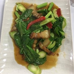 คะน้าหมูกรอบ