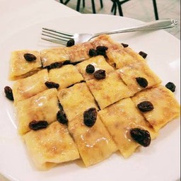 โรตีใส่ไข่+ลูกเกด - Deli