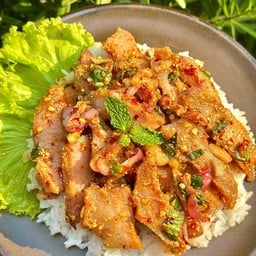 ข้าวน้ำตกสันคอหมูรมควัน