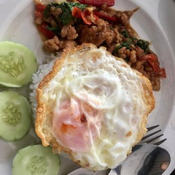 กะเพราหมูสับ+ไข่ดาว