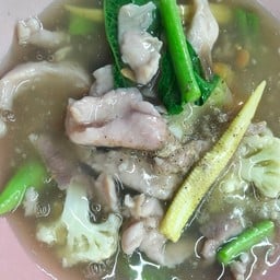 เจ๊ปลาก๋วยเตี๋ยวเนื้อ ตามสั่ง