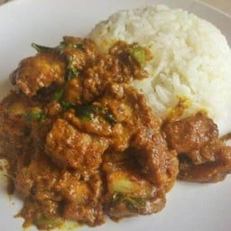 พริกแกงใต้เนื้อราดข้าว