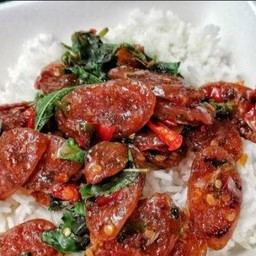 กระเพรากุนเชียง ราดข้าว