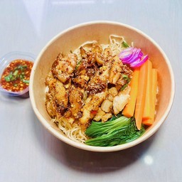 บะหมี่ไก่คลุกฝุ่น