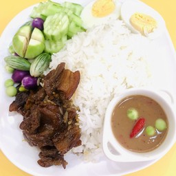 ข้าวน้ำพริกกะปิ หมูหวาน ไข่ต้ม