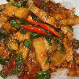 ข้าวกะเพราหมูสามชั้น