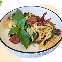 สปาเกตตีเบคอนผัดพริกแห้ง