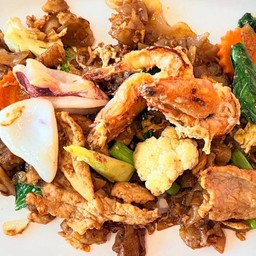 ผัดซีอิ๋วรวมมิตร