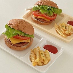 แฮมเบอร์เกอร์เนื้อ+เฟรนช์ฟรายส์