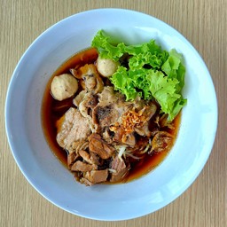 ก๋วยเตี๋ยวหมูตุ๋น
