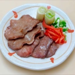 (789) ลิ้นเนื้อย่าง Grilled beef tongue