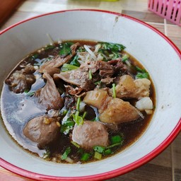 ก๋วยเตี๋ยวหมูตุ๋น