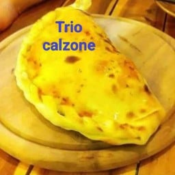 พิซ่า ทรีโอ้ คัลโซเน่