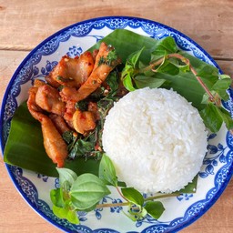 ข้าวหมูสามชั้นทอดน้ำปลา