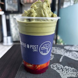 มัทฉะปั่นซอสสตอเบอรี่