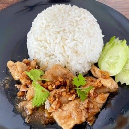 ข้าวกระเทียม