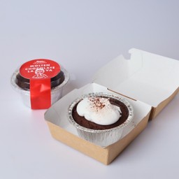 MOLTEN CHOCOLATE LAVA WITH FRESH CREAM