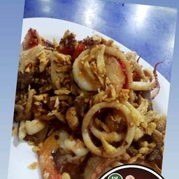 ข้าวปลาหมึกคั่วพริกเกลือ