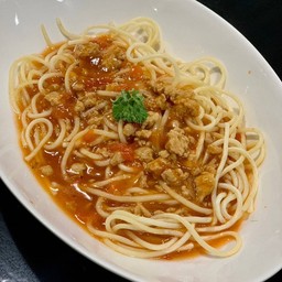 สปาเก็ตตี้มะเขือเทศหมูสับ