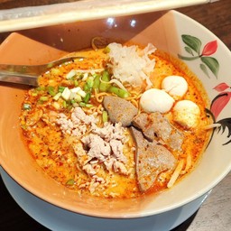 ก๋วยเตี๋ยวต้มยำหมู(Spicy tom yum pork noodles soup)