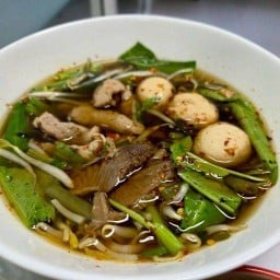 ก๋วยเตี๋ยวหมูตุ๋นโกวั๊น(เข้ารัฐสภา) มิตรโอชา