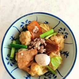 เกี๊ยวกุ้งใส่เครื่องรวม