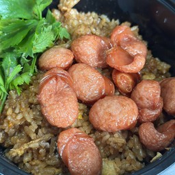 ข้าวผัดไส้กรอกทอด เด็กอ้วน + น้ำจิ้มซีฟู้ด