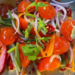 ยำไข่แดงเค็ม