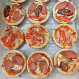 ขนมปังชีสพิซซ่าลักยิ้ม ไข่ม้วน