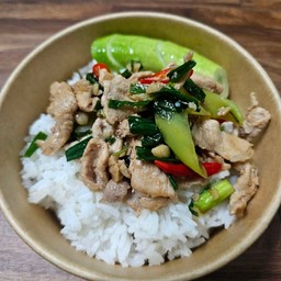ข้าวร้อนช้อนโต๊ะ