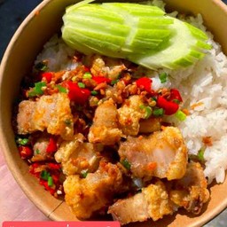 ข้าวหมูทอดคั่วพริกเกลือ