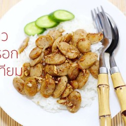 ข้าวหอมไส้กรอกผัดกระเทียม