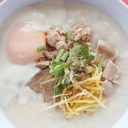 โจ๊ก ต้มเลือดหมู by เจ๊ยุ้ย