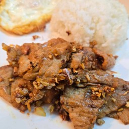 ข้าวหมูทอดกระเทียมพริกไทย
