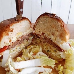 Little Bear Burger & Pastry Cafe