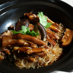 ขาห่านอบวุ้นเส้นหม้อดิน 粉丝鹅掌煲
