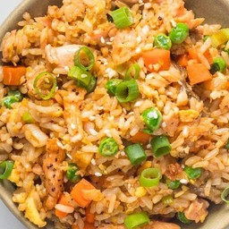ข้าวผัดญี่ปุ่น แซลมอน