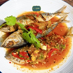 ปลาทูทอดราดพริกสามรส