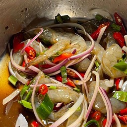 ยำกุ้งสด