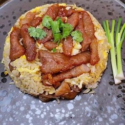 ข้าวผัดหมูทอดแดดเดียว